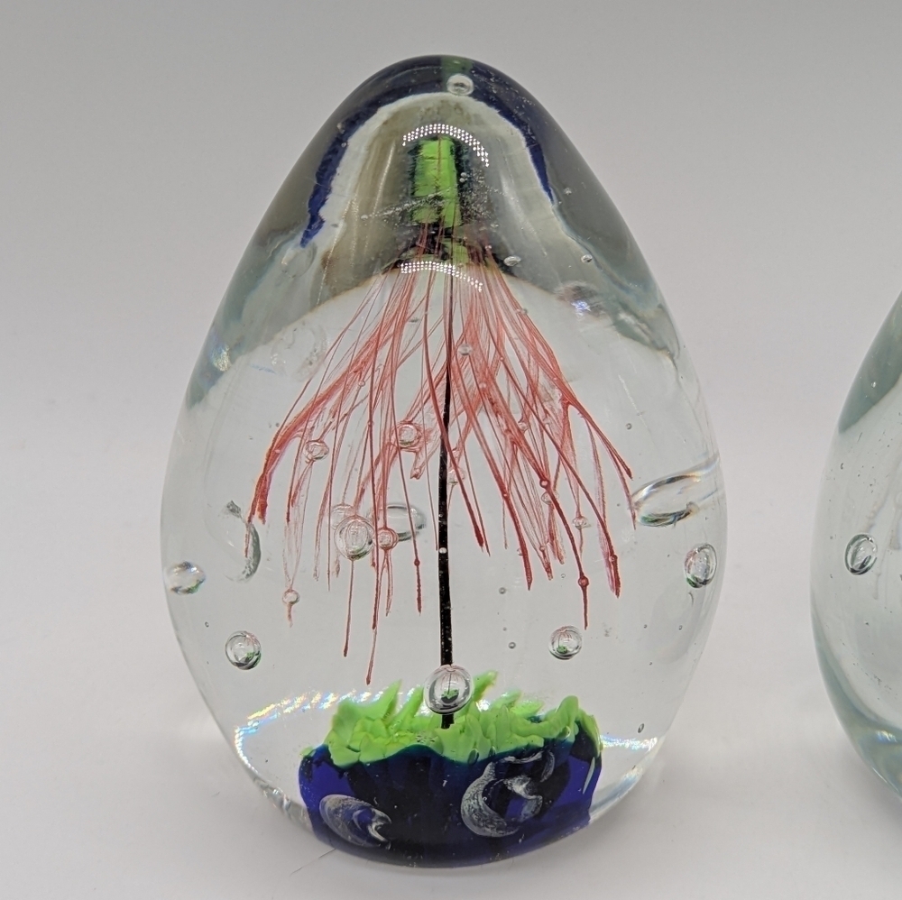 Set Of Two Paperweights - Picture 2 of 8